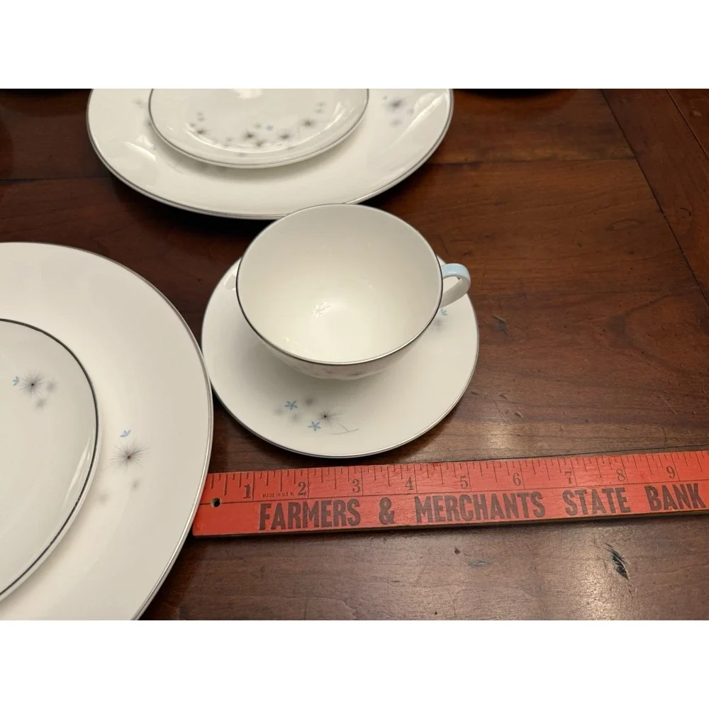 Royal Doulton Thistledown H4943 12pc Dinnerware Set Service for 3 MCM Bone China